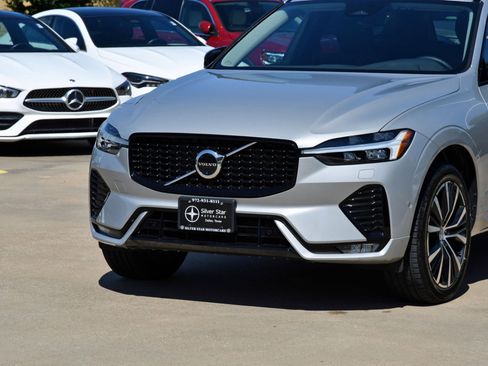 Used 2025 Volvo XC60 B5 Plus image 3