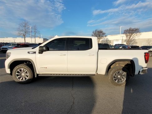 Used 2024 GMC Sierra 1500 AT4 w/ Technology Package image 5