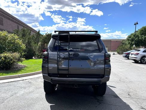 Used 2022 Toyota 4Runner TRD Off-Road AWD/4WD image 10