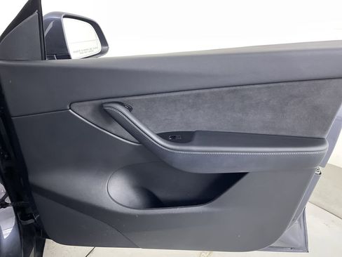 Used 2021 Tesla Model Y Long Range image 23