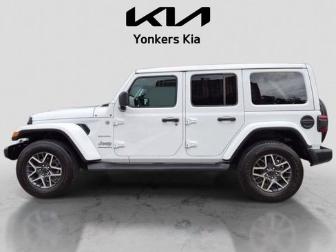 Used 2024 Jeep Wrangler Unlimited Sahara w/ Technology Group AWD/4WD image 11