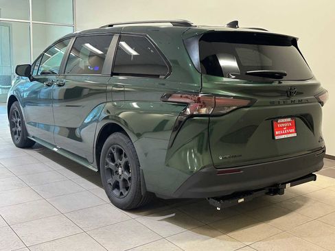 Certified 2026 Toyota Sienna XLE Woodland Edition image 4