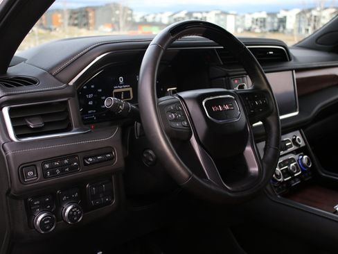 Used 2024 GMC Yukon XL Denali Ultimate AWD/4WD image 5