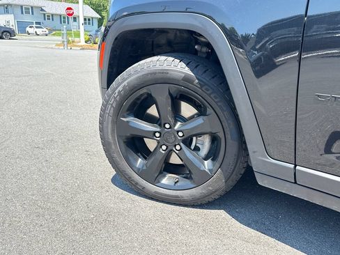 Used 2021 Jeep Grand Cherokee L Laredo AWD/4WD image 27