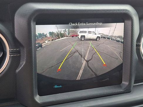 Used 2022 Jeep Wrangler Unlimited Sahara w/ Cold Weather Group image 18