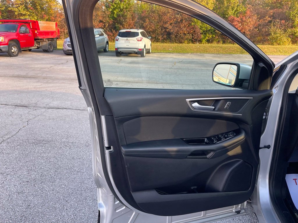Used 2019 Ford Edge SEL AWD/4WD image 14