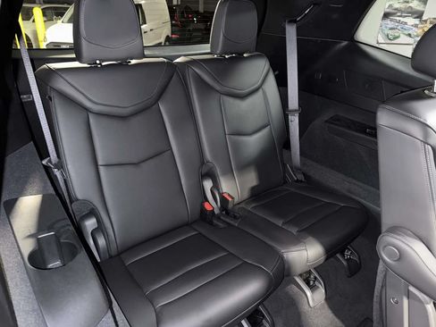 Used 2025 Cadillac XT6 Premium Luxury AWD/4WD image 17