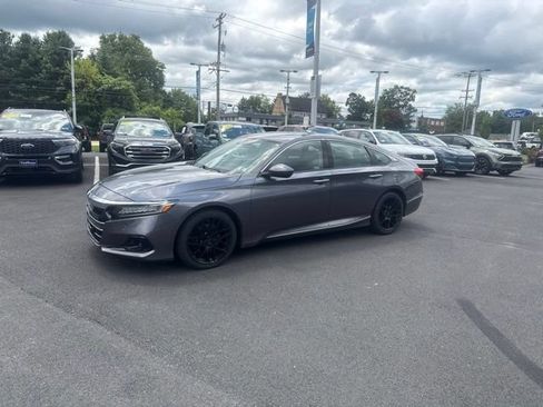 Used 2021 Honda Accord Touring image 3
