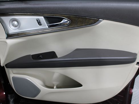 Used 2019 Lincoln Nautilus Reserve w/ Ultimate Package image 29