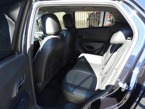 Used 2022 Chevrolet Trax LT w/ Driver Confidence Package AWD/4WD image 23