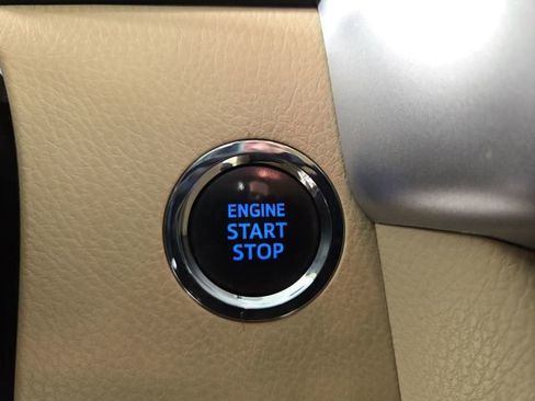 Used 2016 Toyota Highlander Limited image 25