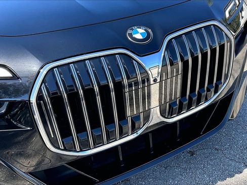 Used 2023 BMW 740i image 30