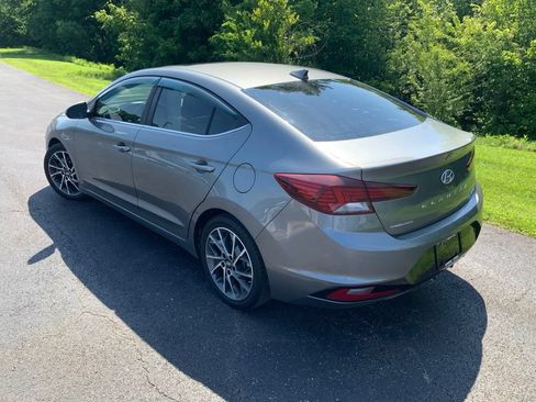 Used 2019 Hyundai Elantra Limited w/ Ultimate Package 02 FWD image 12