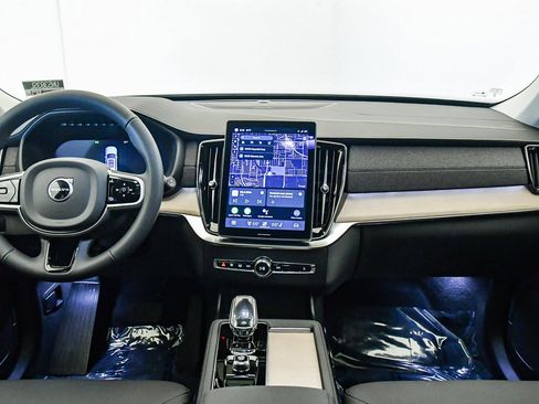 Certified 2025 Volvo XC90 B6 Plus w/ Protection Package Premier image 14