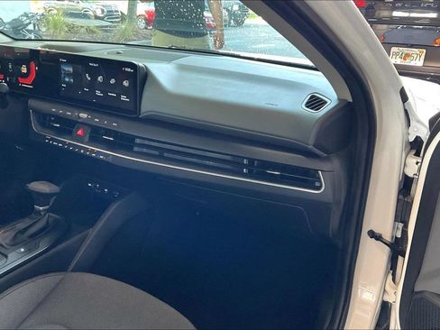 Used 2025 Kia K4 FWD image 22