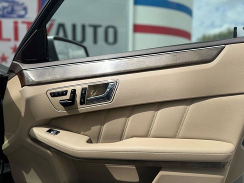 Used 2010 Mercedes-Benz E 350 4MATIC Sedan image 27
