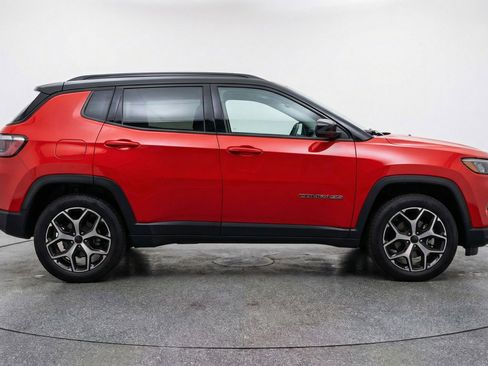 Used 2025 Jeep Compass Limited image 11