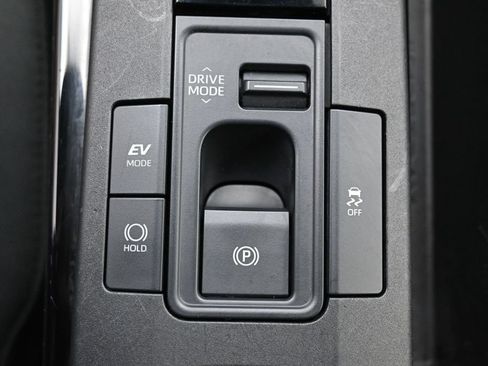 Certified 2024 Toyota Prius LE FWD image 23