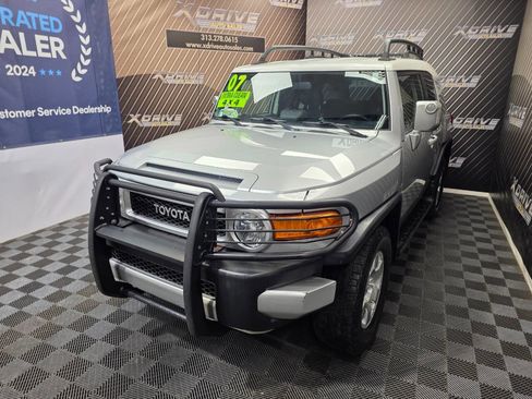 Used 2007 Toyota FJ Cruiser 4WD image 2