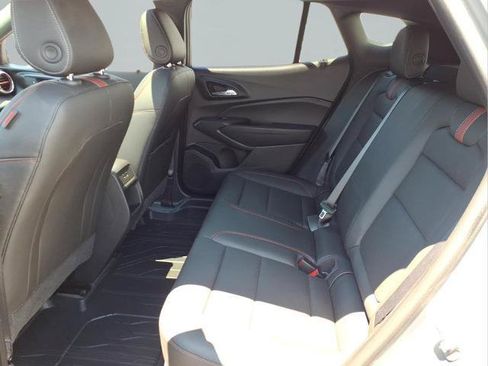 Used 2024 Chevrolet Trax RS w/ Sunroof Package FWD image 22