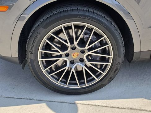 Certified 2023 Porsche Cayenne Coupe AWD/4WD image 41