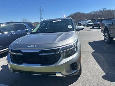 Used 2024 Kia Seltos EX image 4