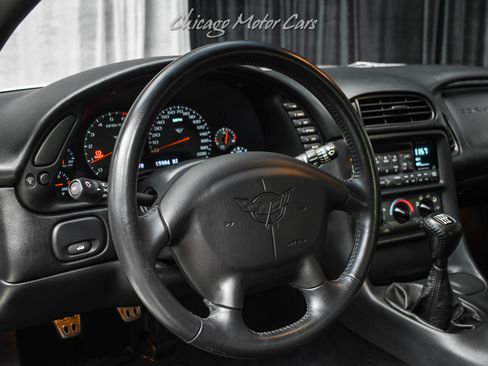 Used 1999 Chevrolet Corvette Coupe w/ Lighting Pkg RWD image 9