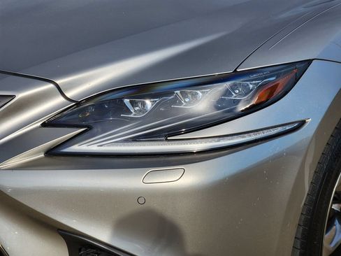 Used 2019 Lexus LS 500 F Sport w/ Accessory Package (Z2) RWD image 9