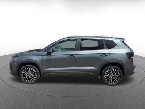 Used 2026 Volkswagen Taos SE FWD image 7