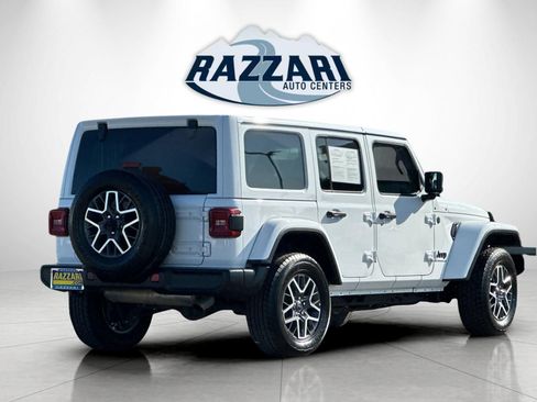 Used 2025 Jeep Wrangler Unlimited Sahara AWD/4WD image 3
