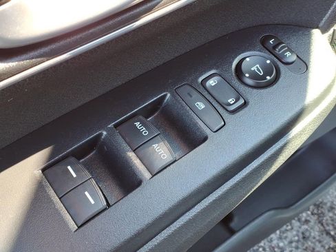 Used 2018 Honda CR-V EX image 13