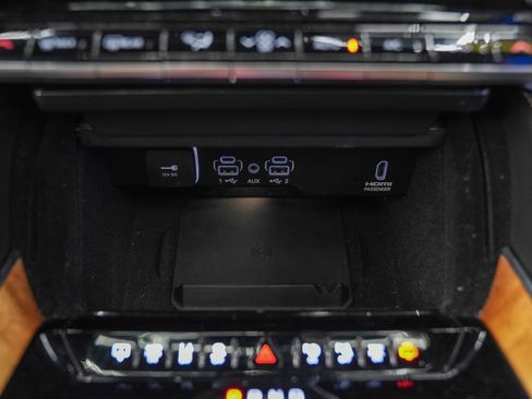 Used 2022 Jeep Grand Wagoneer Series III AWD/4WD image 26