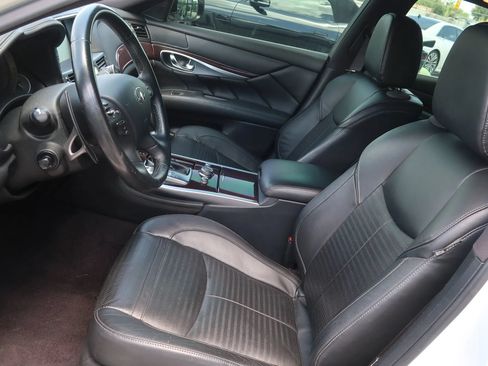 Used 2019 INFINITI Q70 Luxe w/ Sport Package RWD image 19