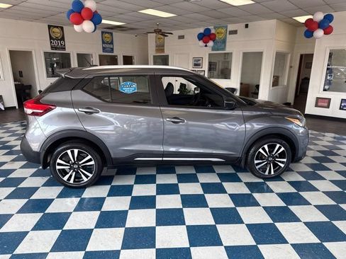 Used 2019 Nissan Kicks SR w/ SR Premium Package FWD image 8