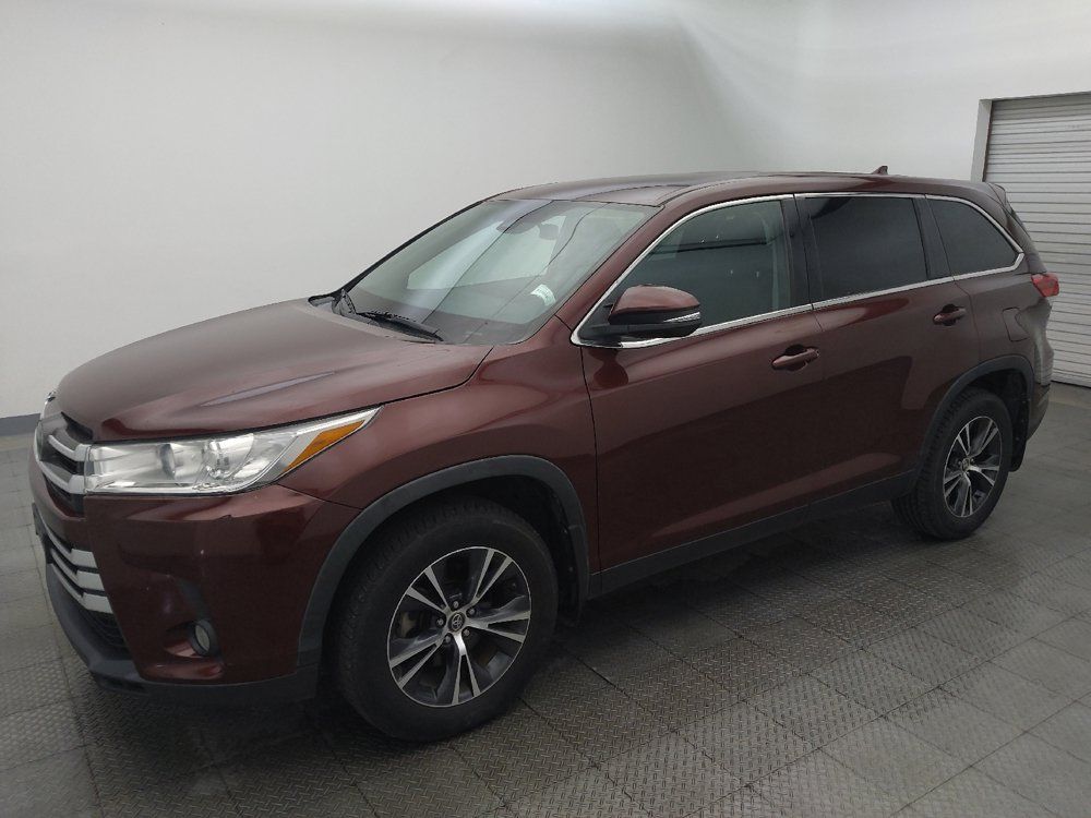 Used 2019 Toyota Highlander Plus AWD/4WD image 2