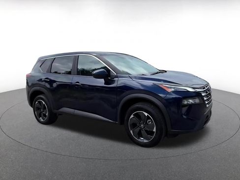 Used 2025 Nissan Rogue SV AWD/4WD image 2
