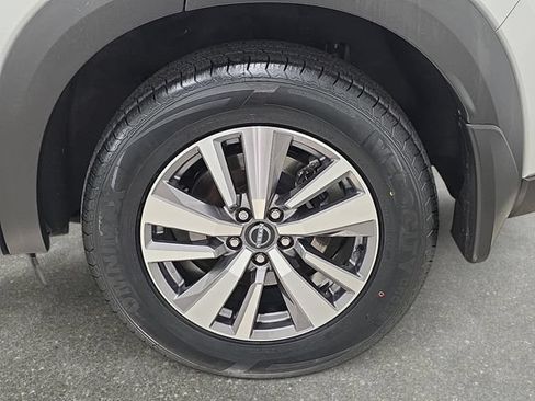 Used 2022 Nissan Pathfinder SL w/ Lighting Package (N92) AWD/4WD image 30