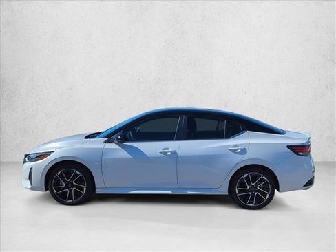 New 2025 Nissan Sentra SR image 3