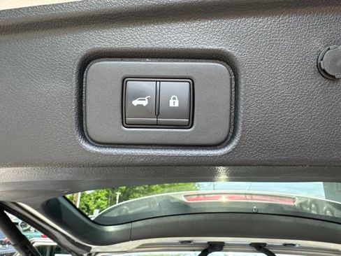 Used 2025 Nissan Pathfinder SV AWD/4WD image 16