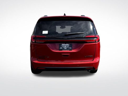 New 2026 Chrysler Pacifica Limited w/ Uconnect Theater Family Group image 8