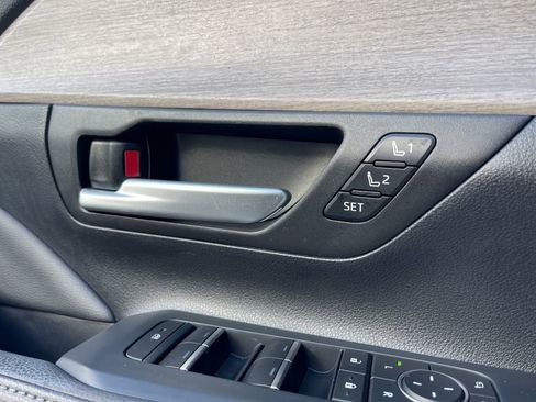 Used 2024 Toyota Grand Highlander Limited image 19