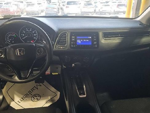 Used 2019 Honda HR-V LX image 2