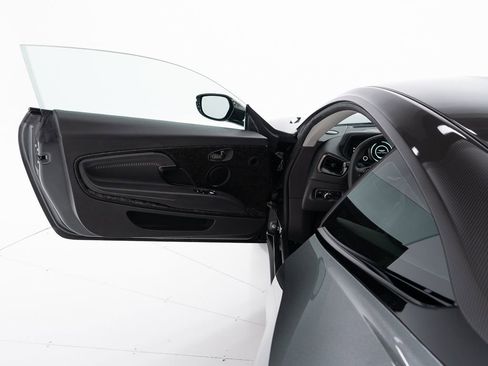 Used 2023 Aston Martin DB11 V12 image 10