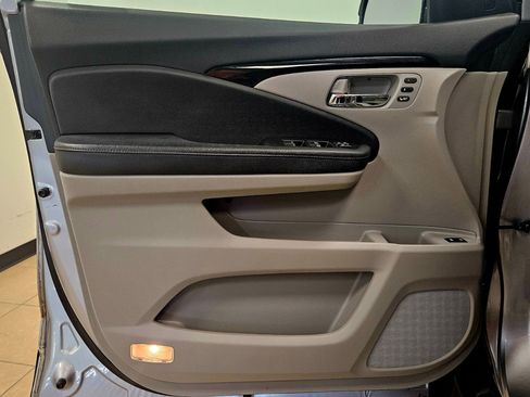Used 2018 Honda Pilot Elite image 26