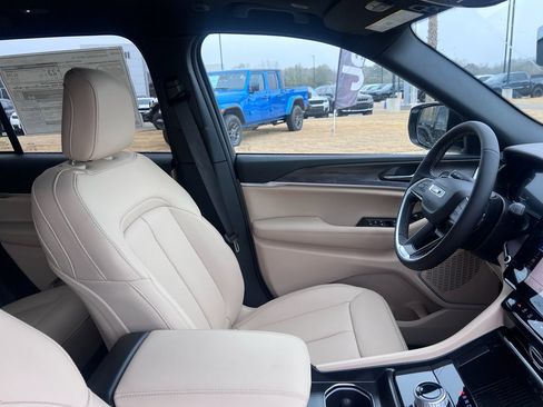 New 2026 Jeep Grand Cherokee Limited w/ Luxury Tech Group II image 11