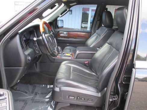 Used 2017 Lincoln Navigator L Select AWD/4WD image 16