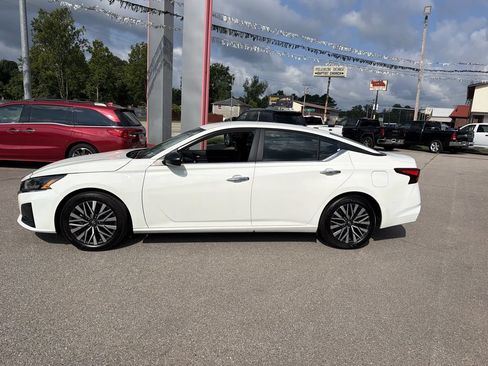 Used 2025 Nissan Altima 2.5 SV FWD image 8