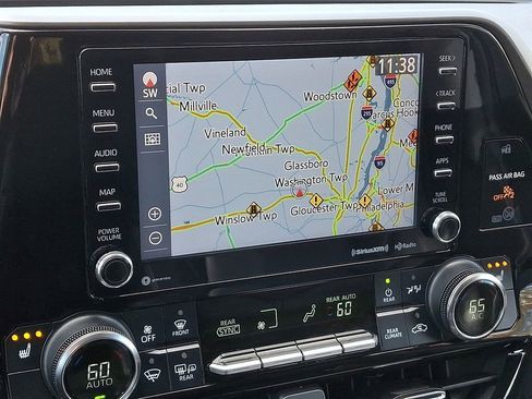 Used 2020 Toyota Highlander XLE image 19