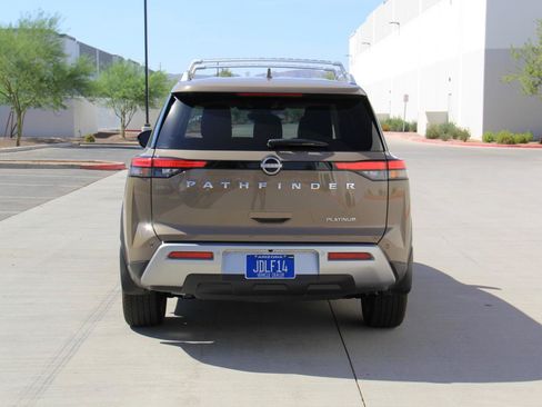 Used 2024 Nissan Pathfinder Platinum FWD image 6