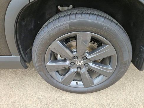 Used 2025 Honda Pilot Sport image 9